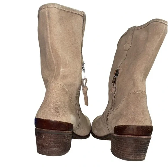 UGG Briar suede leather boots. Color is Sugar alone tan. Size 10 GUC - Picture 14 of 16